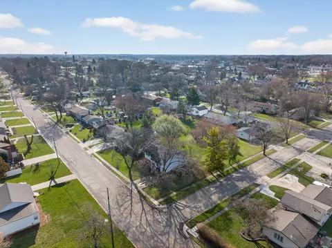 View/Area - 3915 Maple Ave, Mchenry, IL 60050 photo 1 of 4