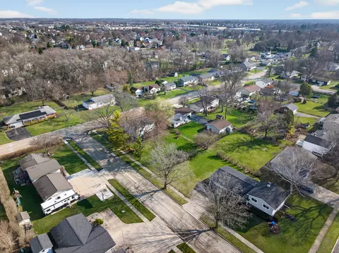 View/Area - 3915 Maple Ave, Mchenry, IL 60050 photo 2 of 4