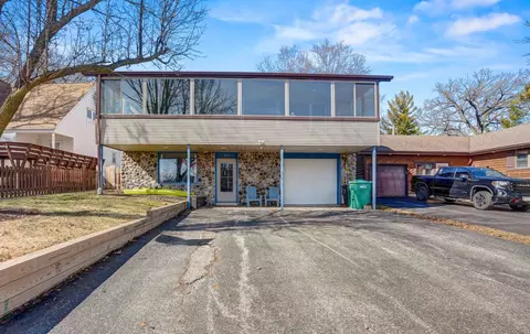 310 Mastodon Dr, Ingleside, IL 60041