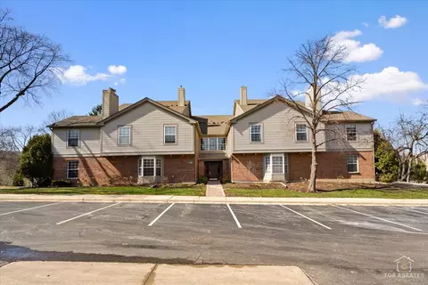 132 White Oak Ct #5, Schaumburg, IL 60195