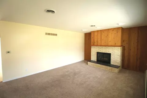 Living - 301 Oakdale Ave, Normal, IL 61761 photo 2 of 4