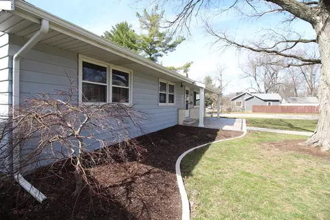 Exterior - 301 Oakdale Ave, Normal, IL 61761 photo 3 of 7