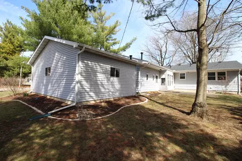 Exterior - 301 Oakdale Ave, Normal, IL 61761 photo 5 of 7