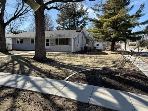 Exterior - 301 Oakdale Ave, Normal, IL 61761 photo 2 of 7