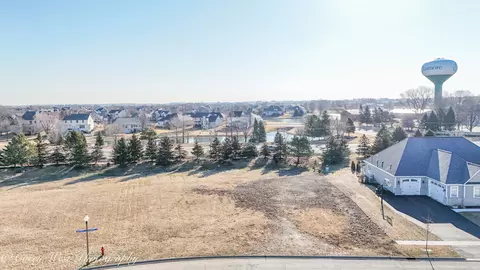 1718 Ellsworth Dr, Sycamore, IL 60178