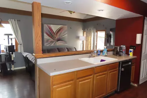Kitchen - 509 Silbury Ct, Mchenry, IL 60050 photo 2 of 2