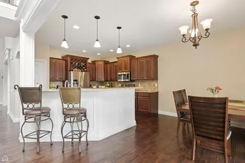 Kitchen - 9875 Aster Cv, Saint John, IN 46373 photo 4 of 6