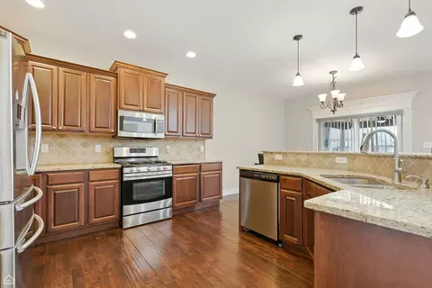 Kitchen - 9875 Aster Cv, Saint John, IN 46373 photo 1 of 6