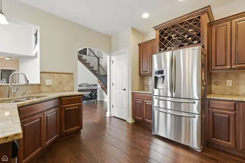 Kitchen - 9875 Aster Cv, Saint John, IN 46373 photo 3 of 6