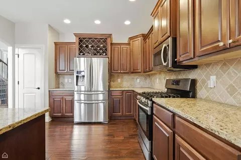 Kitchen - 9875 Aster Cv, Saint John, IN 46373 photo 2 of 6