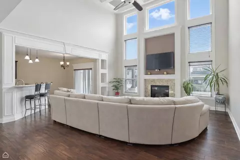 Living - 9875 Aster Cv, Saint John, IN 46373 photo 2 of 3