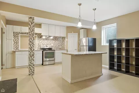 Kitchen - 9875 Aster Cv, Saint John, IN 46373 photo 5 of 6