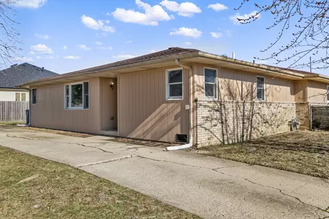 2466 Red Oak Trl, Crest Hill, IL 60435