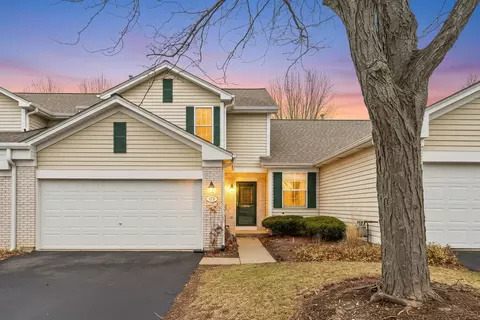 352 Normandie Dr, Sugar Grove, IL 60554