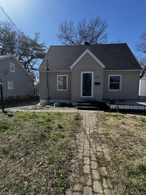 517 N Vine St, Du Quoin, IL 62832