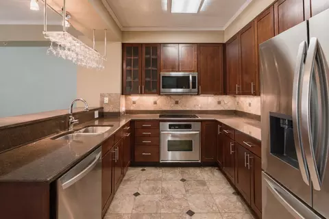 Kitchen - 153 Pointe Dr #201, Northbrook, IL 60062 photo 2 of 2