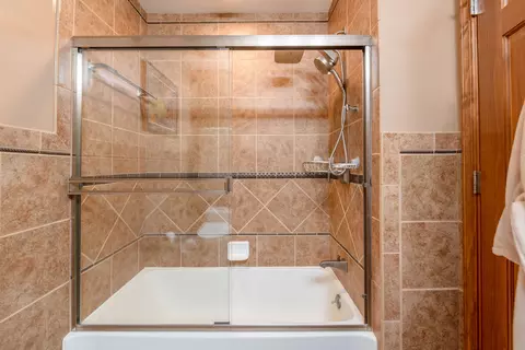 Bath - 153 Pointe Dr #201, Northbrook, IL 60062 photo 2 of 2