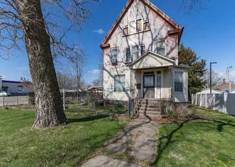 1116 N 2nd St, Clinton, IA 52372