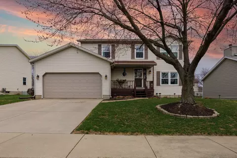 2810 Arrowhead Dr, Bloomington, IL 61704