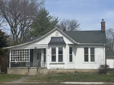 214 E William St, Monticello, IL 61856