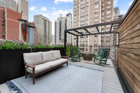 Exterior - 41 Elm St, Chicago, IL 60611 photo 4 of 6