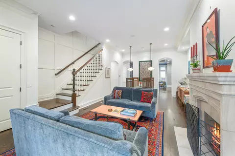 Living - 41 Elm St, Chicago, IL 60611 photo 1 of 2