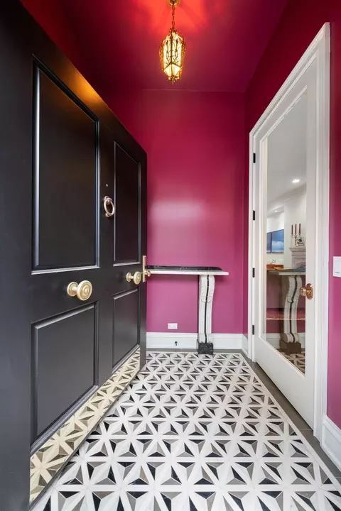 Entry Way - 41 Elm St, Chicago, IL 60611 photo 1 of 5