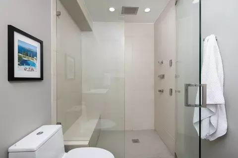 Bath - 41 Elm St, Chicago, IL 60611 photo 10 of 10
