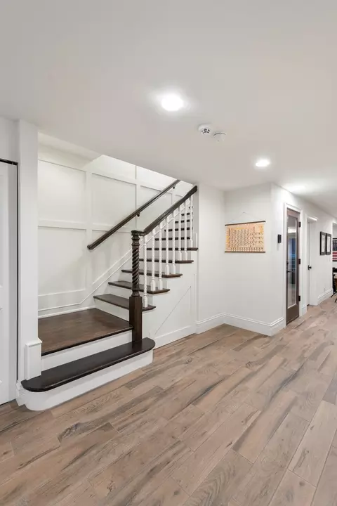 Entry Way - 41 Elm St, Chicago, IL 60611 photo 4 of 5