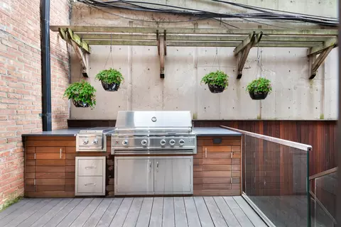 Exterior - 41 Elm St, Chicago, IL 60611 photo 3 of 6