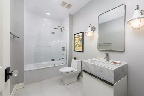 Bath - 41 Elm St, Chicago, IL 60611 photo 8 of 10