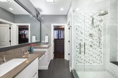 Bath - 41 Elm St, Chicago, IL 60611 photo 2 of 10