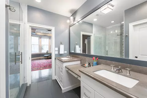 Bath - 41 Elm St, Chicago, IL 60611 photo 4 of 10