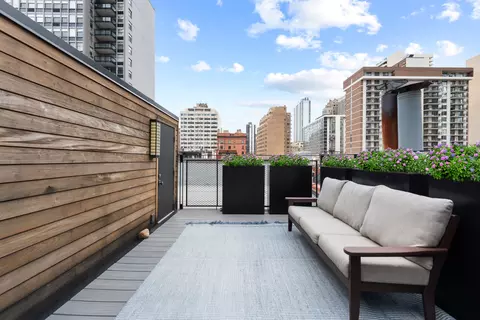 Exterior - 41 Elm St, Chicago, IL 60611 photo 6 of 6