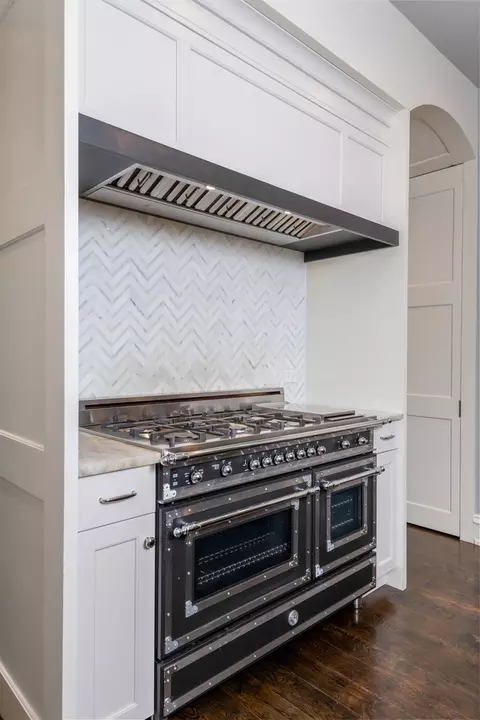 Kitchen - 41 Elm St, Chicago, IL 60611 photo 4 of 5