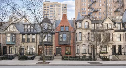 Exterior - 41 Elm St, Chicago, IL 60611 photo 2 of 6