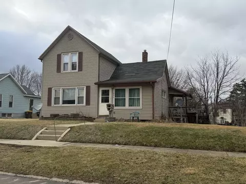 934 E Garden St, Freeport, IL 61032