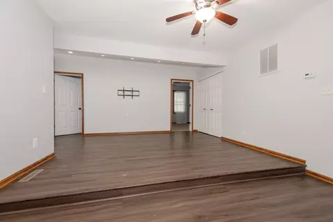 Living - 511 Armstrong St, Morris, IL 60450 photo 1 of 2