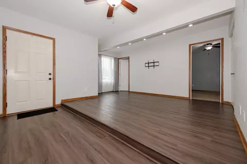 Living - 511 Armstrong St, Morris, IL 60450 photo 2 of 2