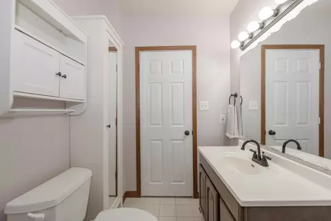 Bath - 511 Armstrong St, Morris, IL 60450 photo 5 of 5