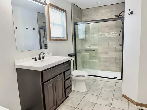 Bath - 511 Armstrong St, Morris, IL 60450 photo 3 of 5