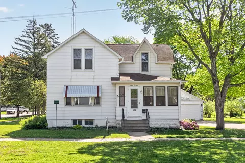 406 S Locust St, Sycamore, IL 60178