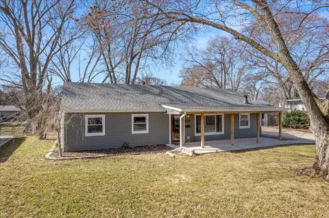 25 Seneca Dr, Montgomery, IL 60538