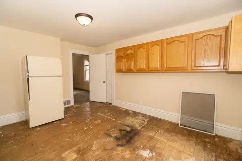 Kitchen - 253 Mcclure Ave, Elgin, IL 60123 photo 3 of 3
