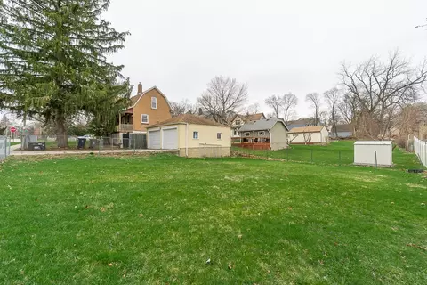 Exterior - 253 Mcclure Ave, Elgin, IL 60123 photo 4 of 4