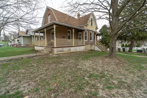 Exterior - 253 Mcclure Ave, Elgin, IL 60123 photo 2 of 4