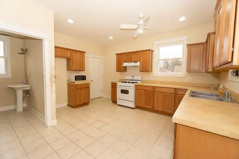 Kitchen - 253 Mcclure Ave, Elgin, IL 60123 photo 1 of 3