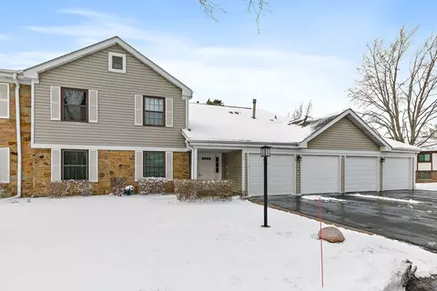 320 Woodbury Ct #D1, Schaumburg, IL 60193