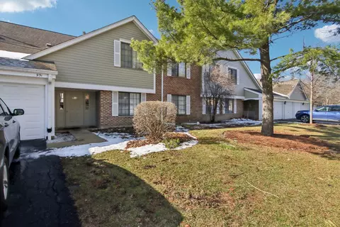 951 Yosemite Trl #A, Roselle, IL 60172