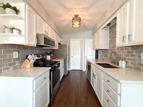 Kitchen - 1474 Timber Trl #D, Wheaton, IL 60189 photo 2 of 2